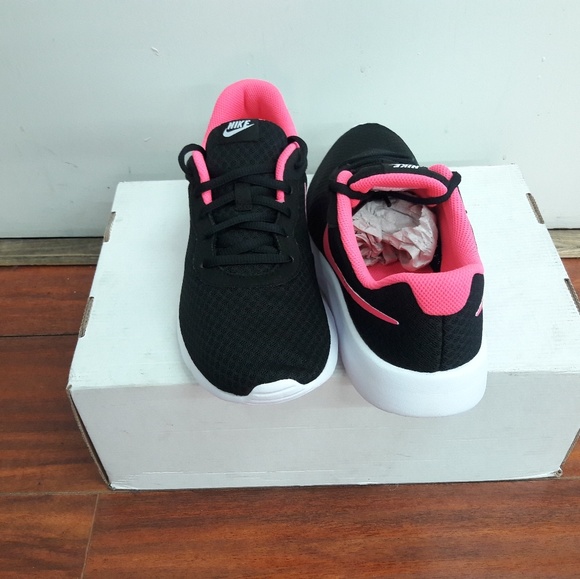 Nike - Picture 3 of 3